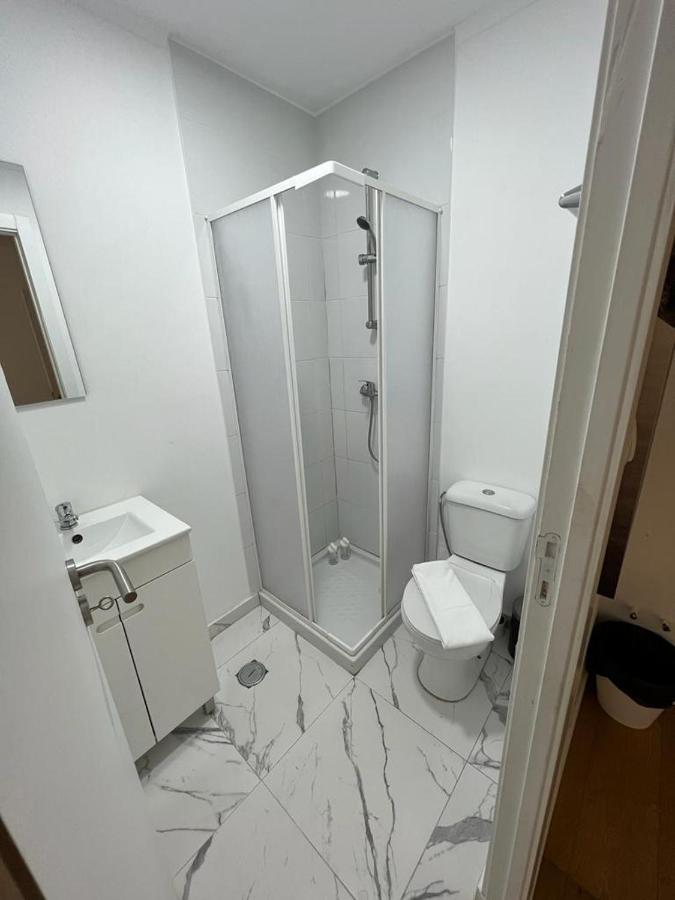 Oieras Beach Suite 2 - Large Double Room With En-Suite Bathroom And Balcony Oeiras Exterior photo