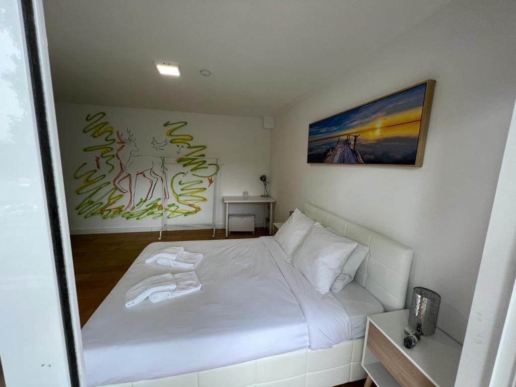 Oieras Beach Suite 2 - Large Double Room With En-Suite Bathroom And Balcony Oeiras Exterior photo