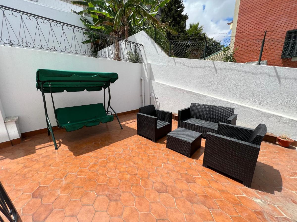 Oieras Beach Suite 2 - Large Double Room With En-Suite Bathroom And Balcony Oeiras Exterior photo